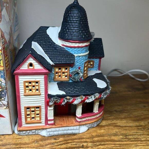Vtg 1996 Porcelain Victorian House Dickensville Christmas Village NOMA LOOK - Picture 2 of 11
